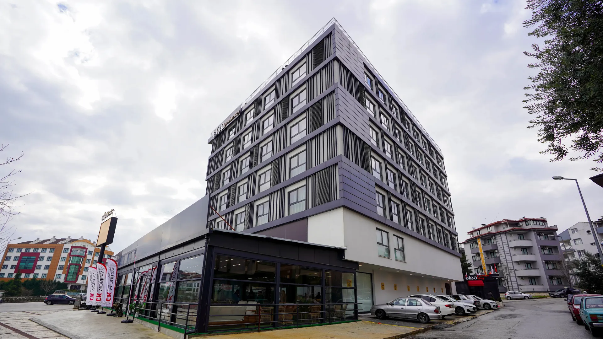 Elea Premium Stay lobi alanı